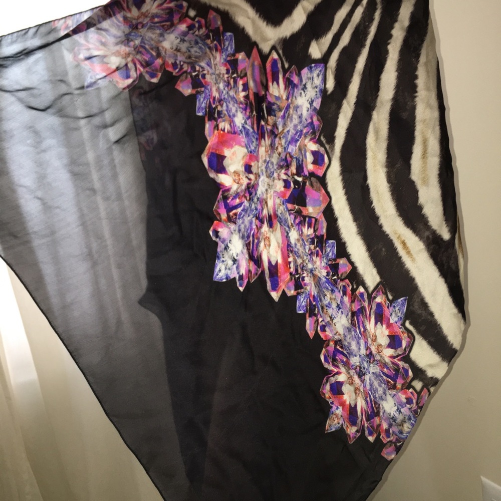 Roberto Cavalli Scarf - Picture 4 of 5